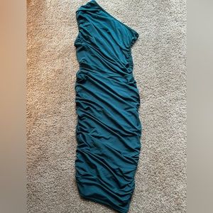 10/L | Emerald One Shoulder Ruched Midi Dress "PrettyLittleThing"